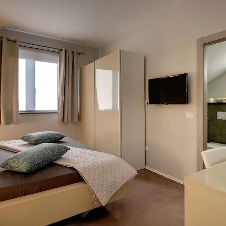 Holiday home Sunrise Premantur Mit Pool Premantura